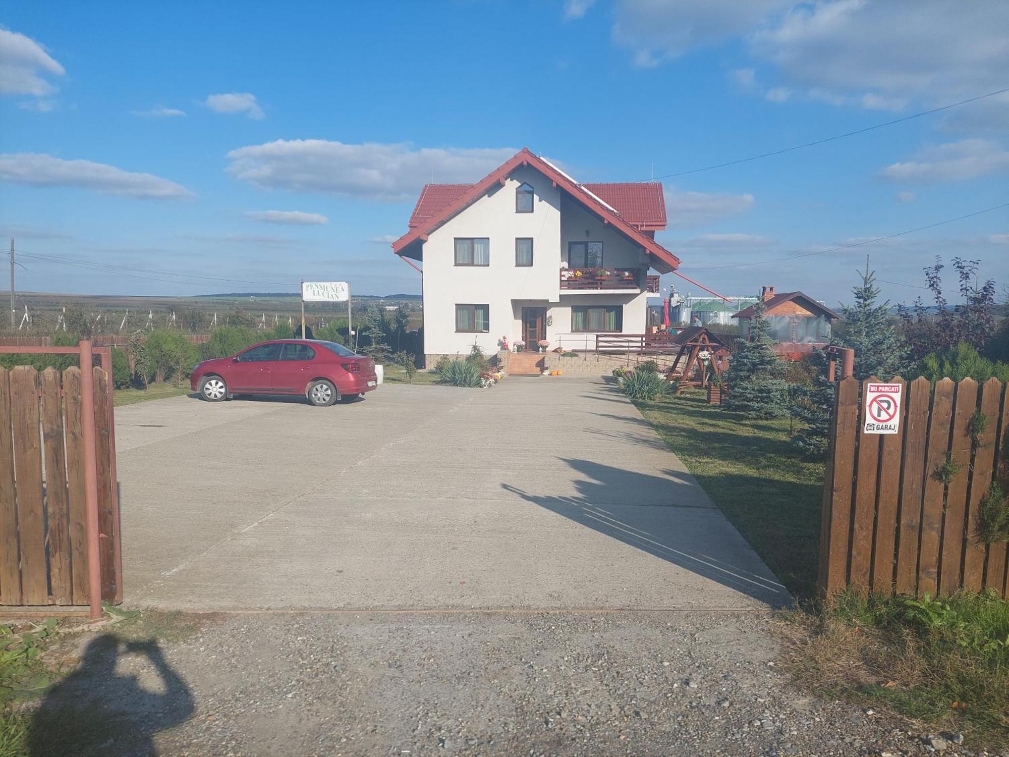 Pensiunea Lucian Baltati Exteriör bild
