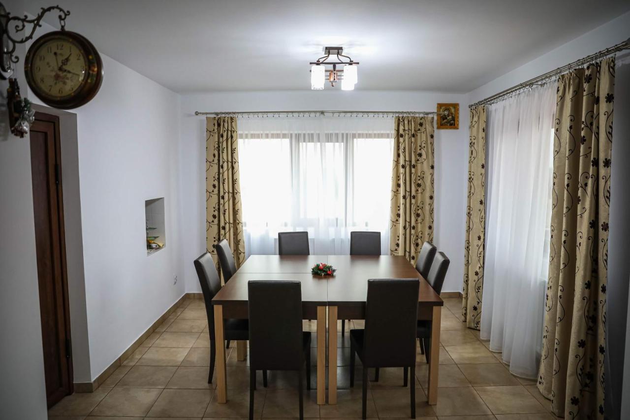 Pensiunea Lucian Baltati Exteriör bild